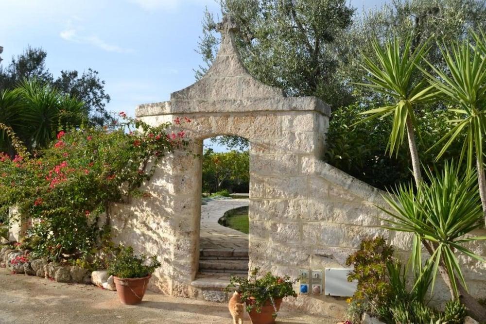 Masseria San Martino Hotel Pezze Di Greco Exterior foto